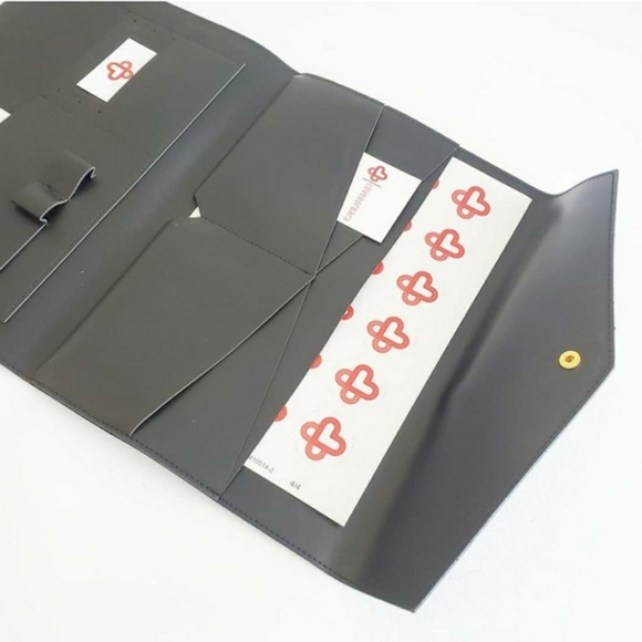 Glass Ladder & Co The Megan Laptop Portfolio - Picture 6 of 8